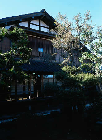 土蔵に望楼のある船主の館