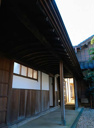 土蔵に望楼のある船主の館