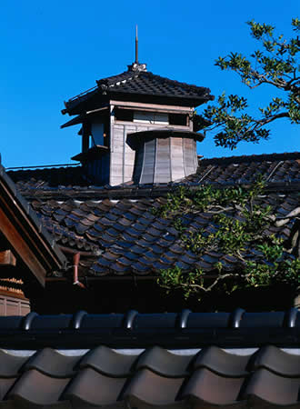 土蔵に望楼のある船主の館