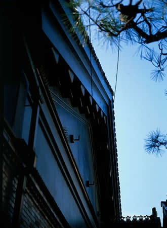 黒漆喰の土蔵建築