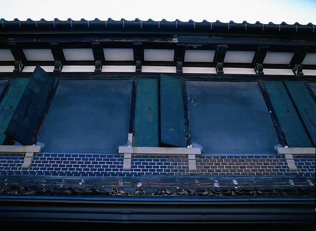 土蔵扉で守られた町屋