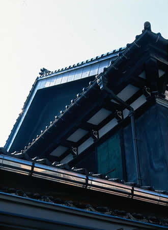 土蔵扉で守られた町屋