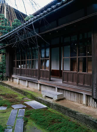 月見台のある豪農の館